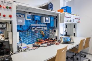 Laboratory task - Hybrid energy system